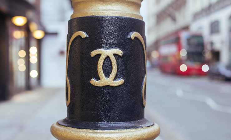 伦敦灯柱上的“双C”浪漫传说