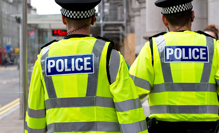 在英国遇到假警察怎么办