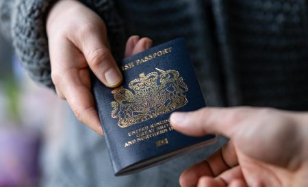 2026年英国入籍申请指南 | 入籍要求+办理流程+入籍与永居的区别