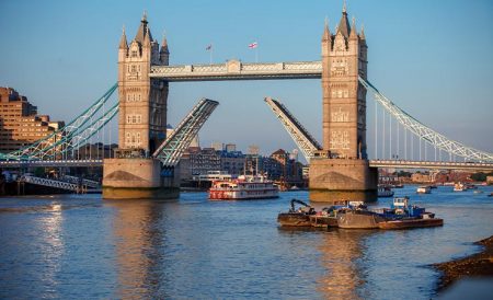 英国伦敦泰晤士河哪里可以游船 | 乘船地点、游船票价、主题游船等等