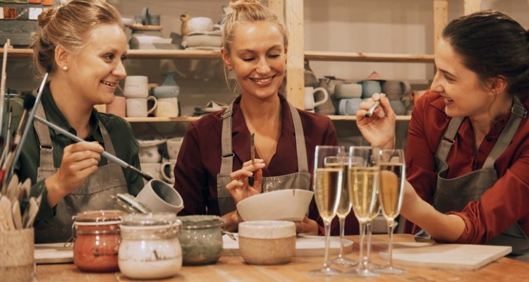 🎨伦敦桥90分钟陶艺手作课👉独家£22薅!可自带酒水🍾约会好去处!圣诞礼物神仙选择!