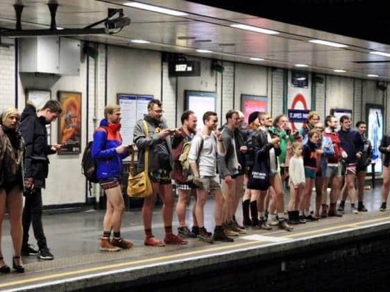 The No Trousers Tube Ride 伦敦地铁无裤日来了！快来体验最欢乐的地铁快闪派对