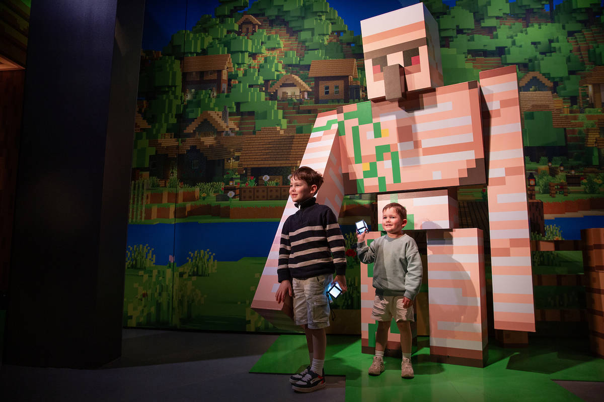 Minecraft Experience: Villager Rescue 伦敦来了！现实版冒险闯关，等你来救村民