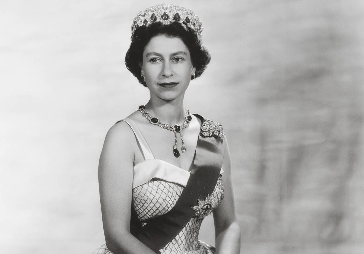 Queen Elizabeth II: Her Life in Style 伦敦来了！200件珍贵藏品，带你走进女王的百年时尚传奇