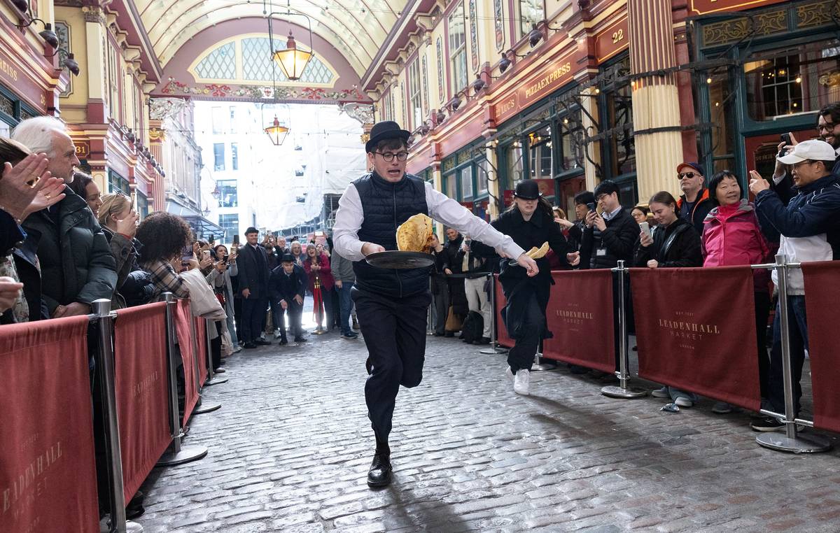 利德贺市场煎饼日赛跑来了！头戴礼帽抛煎饼，赢取年度金煎锅！