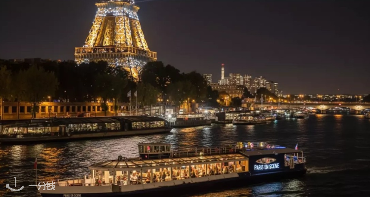 【巴黎游推荐】巴黎塞纳河晚餐游船限时特惠🌃 1小时45分钟巡游 + 法式三道餐仅37€/人，醉赏夜景浪漫满分✨