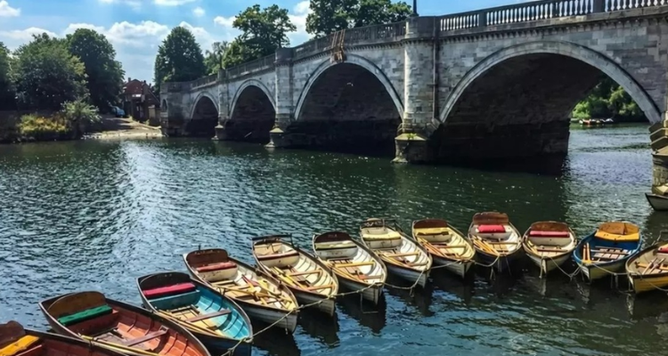 逃离城市喧嚣🌿泰晤士河划船租赁特惠🚣‍♀️低至45折，泛舟碧波享浪漫，多人出行超惬意！