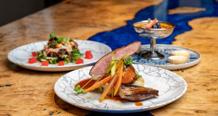 俯瞰伦敦老城风情✨获奖法餐三道式餐酒仅£26.99，解锁优雅法式浪漫味蕾盛宴🍷