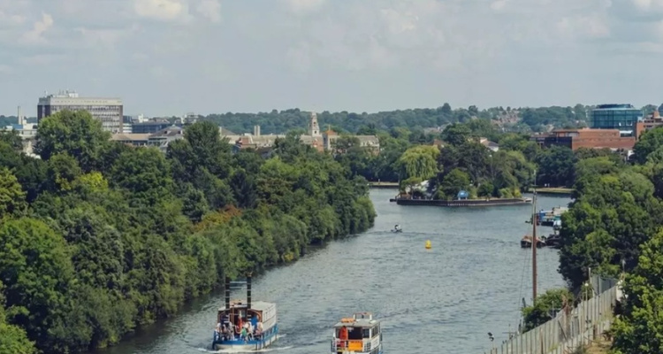 英伦轻奢出逃首选🔥伦敦皇冠假日酒店双人仅£69，延时退房 + 免费停车，周末放松闭眼冲！