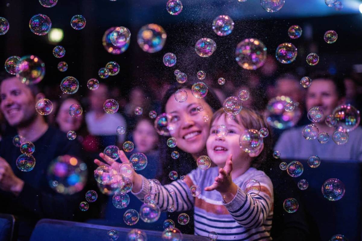 BubbleArt Show 伦敦来了！一场60分钟的奇幻泡泡灯光亲子秀，点亮孩子的想象