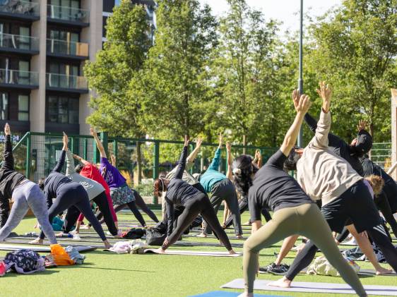 Free Outdoor Yoga 伦敦来了！在温布利公园免费户外瑜伽，享受清晨的宁静与舒展