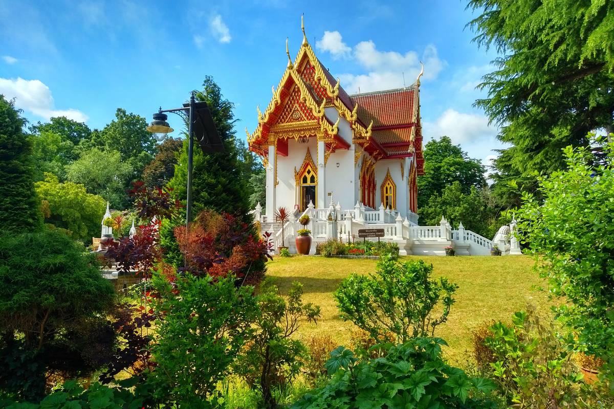 The UK’s first Buddhist temple was built right here in London – and it boasts 4 acres of gorgeous gardens, an 18th-century lake, and a cafe serving up delicious Thai breakfasts