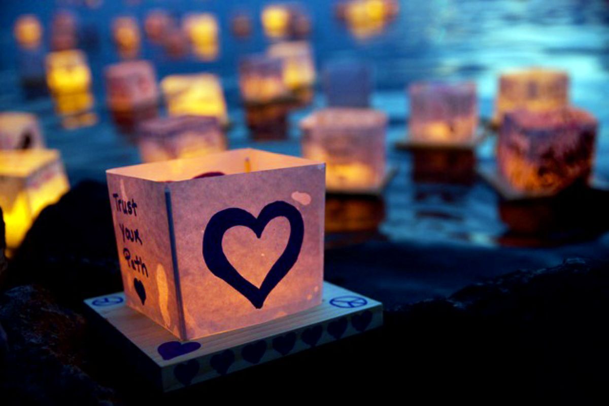 水上灯笼节《Water Lantern Festival》：在伦敦两个公园体验梦幻水上灯笼之夜