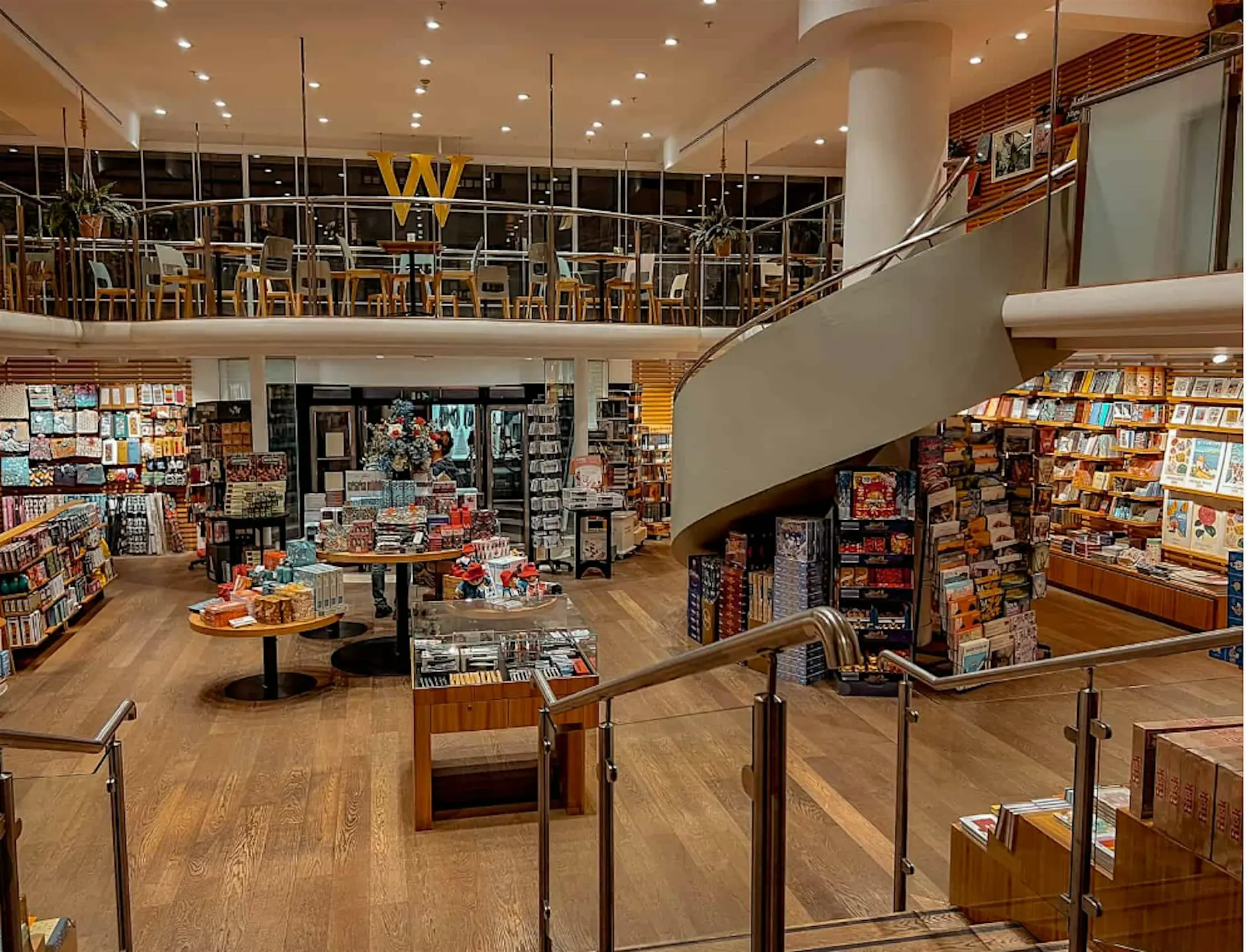 伦敦Romantasy读书会来了！和The Book Court Club一起，在八月末的夜晚邂逅魔法与心动