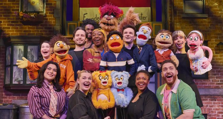 谁懂啊😭木偶演透成年人的狼狈！伦敦西区《Avenue Q》经典回归✨本周限时£30起解锁治愈喜剧！