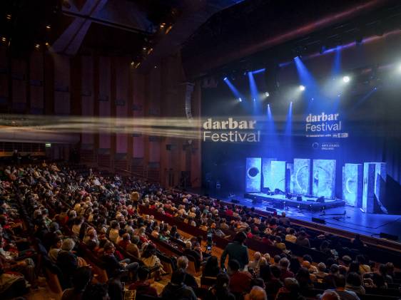 Darbar Festival 2026：在伦敦巴比肯中心，用五天时间沉浸于印度古典音乐与身心疗愈之旅