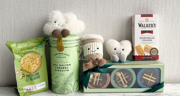 英国伴手礼不用愁🎁M&S £20以内伴手礼直接抄！ Percy Pig挂饰£6、护手礼盒£12、香薰£15！