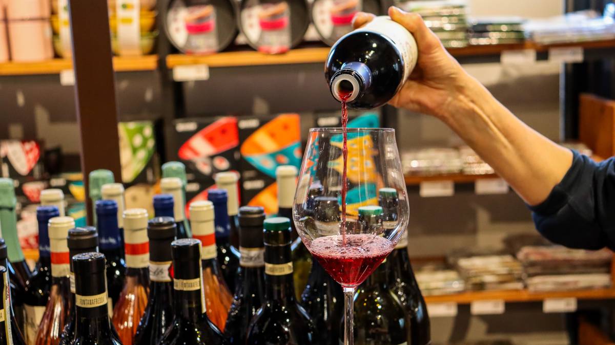 Eataly is throwing a two-day walk-around Italian Wine Festival in London this month.