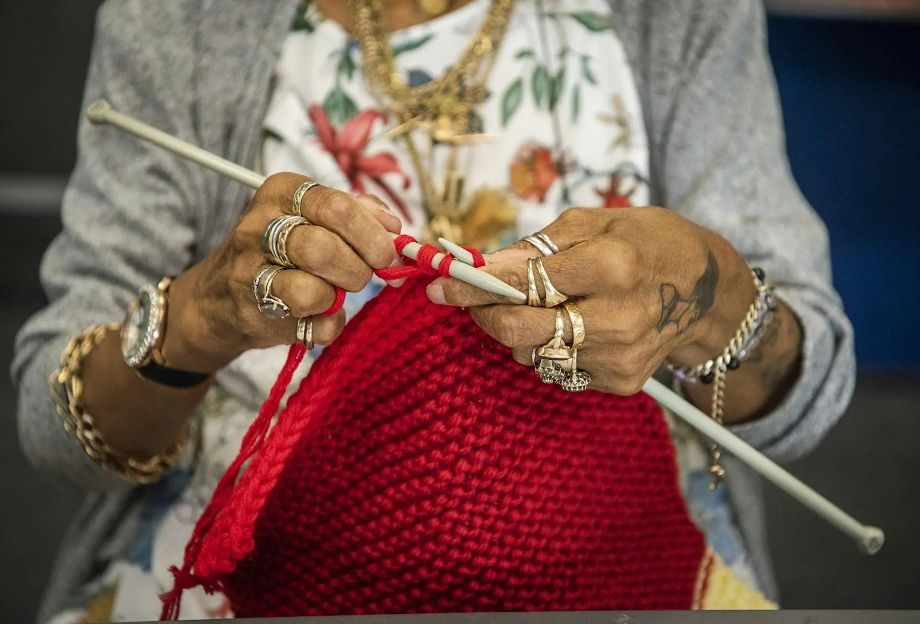 Hackney Central Library Knit & Natter: 编织与闲聊的温馨午后