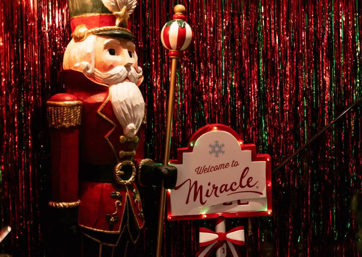 An over-the-top Christmas cocktail bar is coming to London next month – with gloriously gaudy décor and cheery Christmas-themed drinks